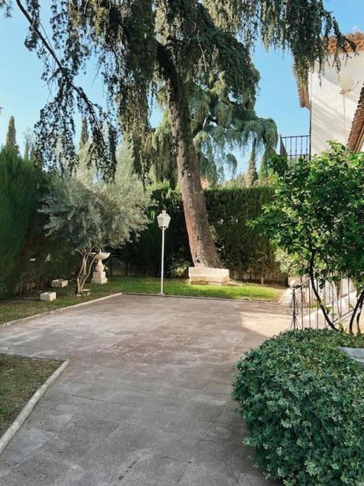 Villa A Los Pies De La Alhambra Granada Bagian luar foto